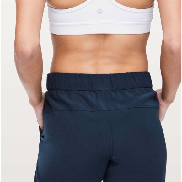 Lululemon On The Fly Crop *Woven 23" True Navy Size 2 - Picture 4 of 9